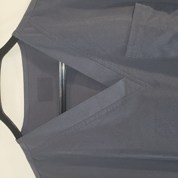 Source Unknown Other - Women's Grey Scrubs Top (XS)